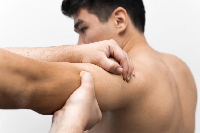 man-getting-shoulder-pain-massage-from-physiotherapist
